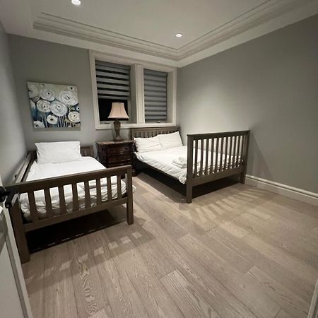 Private Rooms In Vancouver West Exterior photo