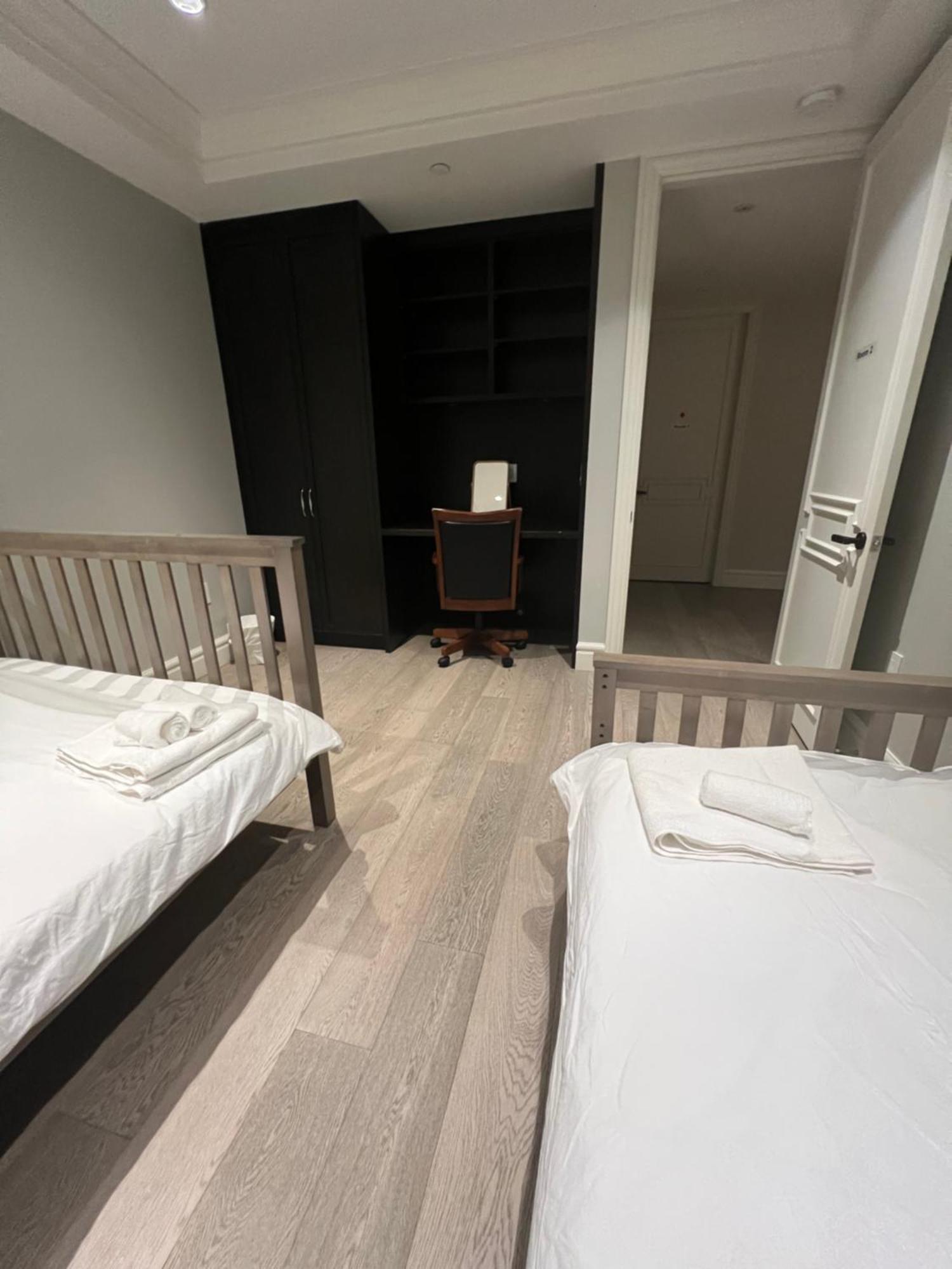 Private Rooms In Vancouver West Exterior photo